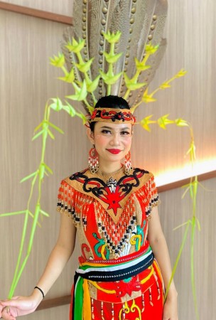 Foto profil Oxana Pelicia Augustine Kameloh