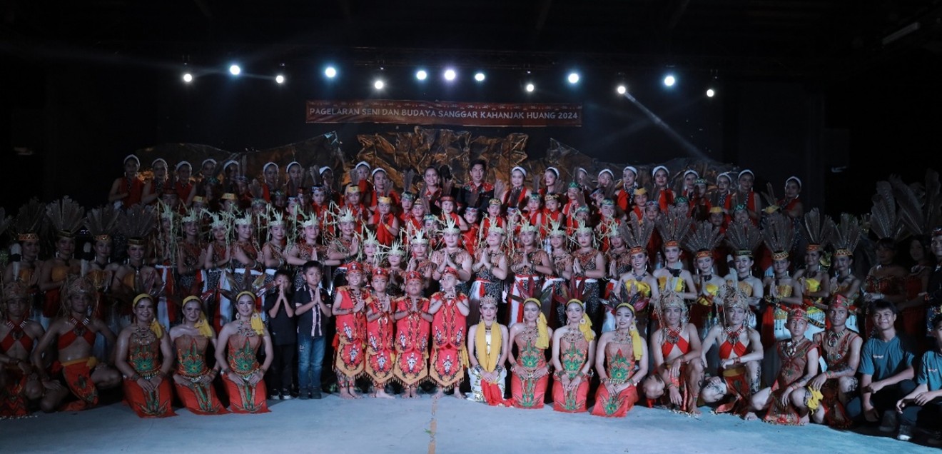 Foto Dokumentasi bersama Kepala Dinas Kebudayaan dan Pariwisata Provinsi Kalimantan Tengah